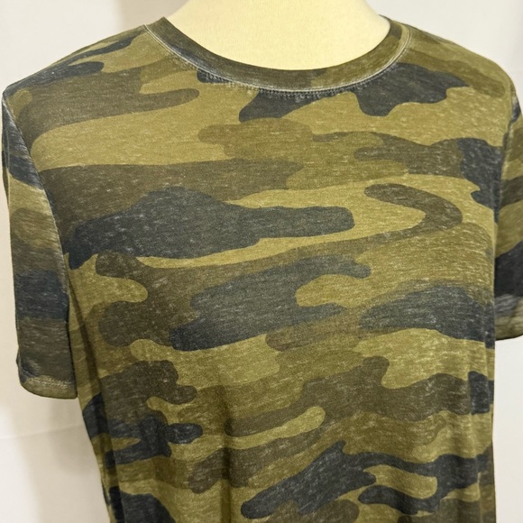 Lucky Brand Size Large Green and Black Camouflage Tee Short Sleeve - Picture 6 of 11